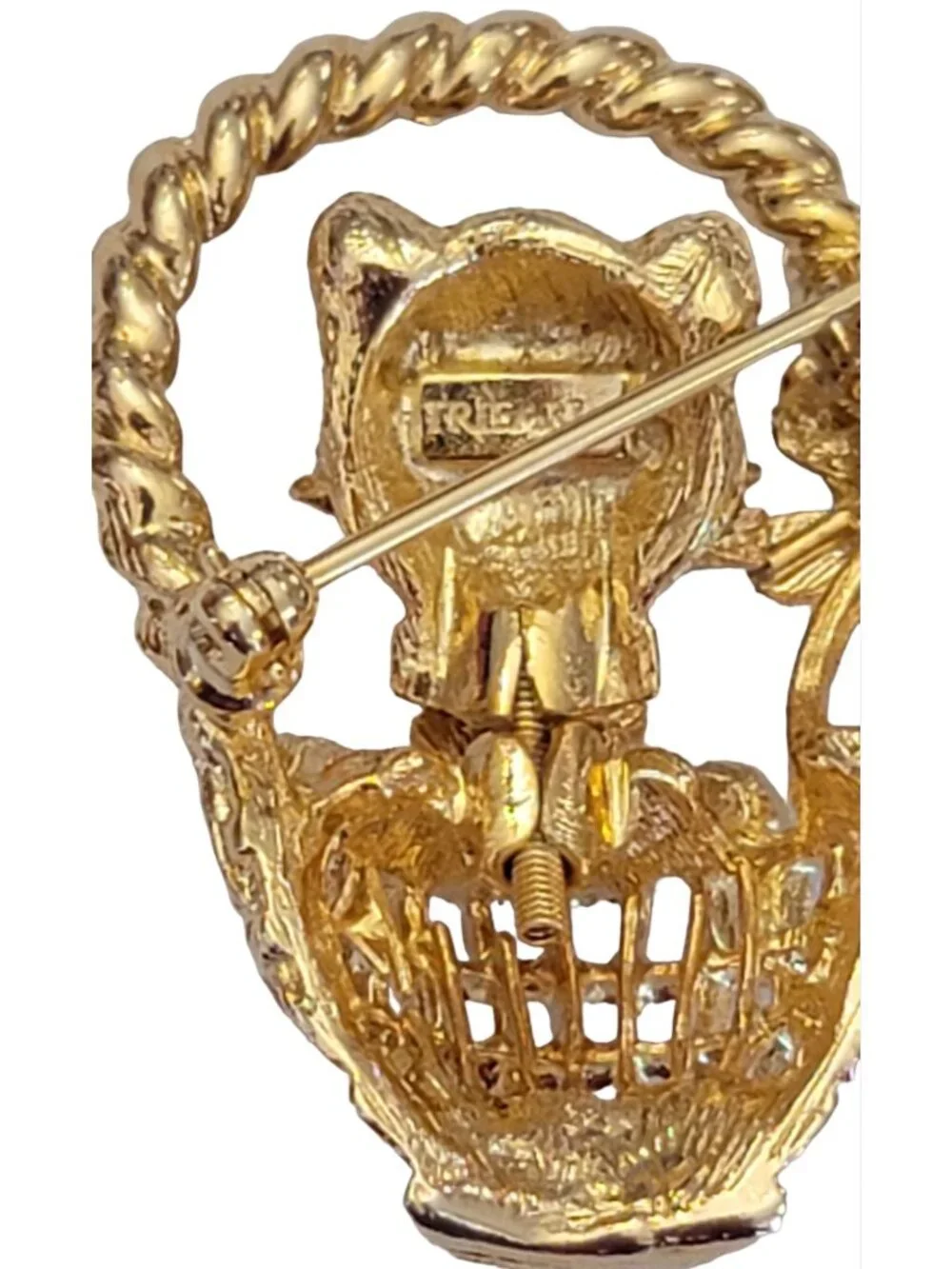 Trifari TM Gold Tone Cat On Basket Trembler Brooch Pin, Signed K547